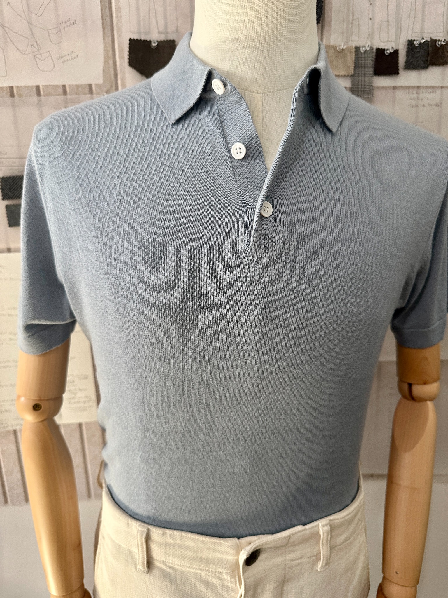 Ribbed knit texture and metal zip detail